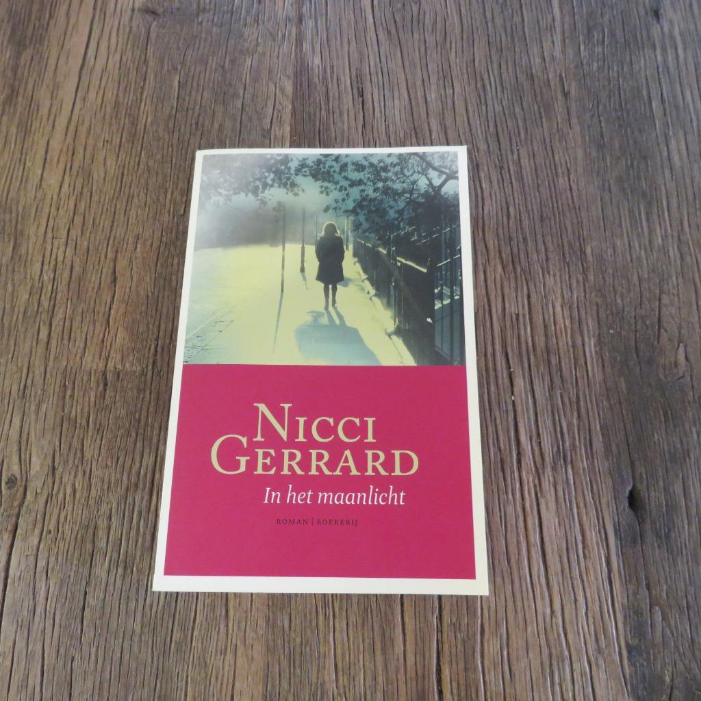 In het maanlicht  Nicci Gerrard, Ophalen of Verzenden