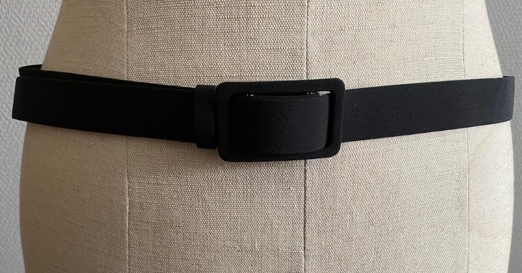 Zwarte riem Escada 105cm - NIEUW, Kleding | Dames, Riemen en Ceinturen, Minder dan 3 cm, 100 cm of meer, Verzenden, Zwart