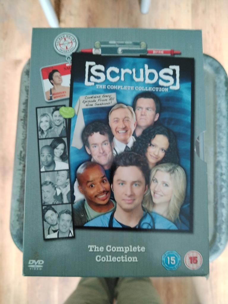 Scrubs compleet, À partir de 16 ans, Envoi, Comédie