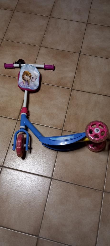 Step Cars en Frozen met tasje, bel tot 20 kg - bal Frozen 2, Fietsen en Brommers, Ophalen of Verzenden, Zo goed als nieuw, Gewone step