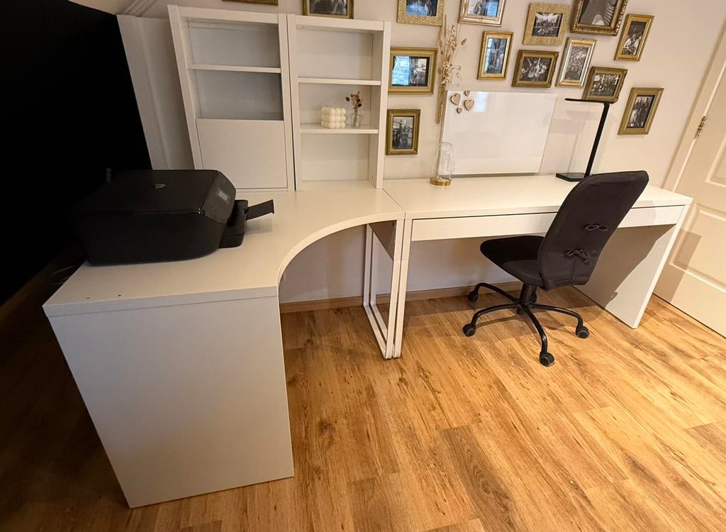 Bureau met bureaustoel + magneetbord, Ophalen, Gebruikt