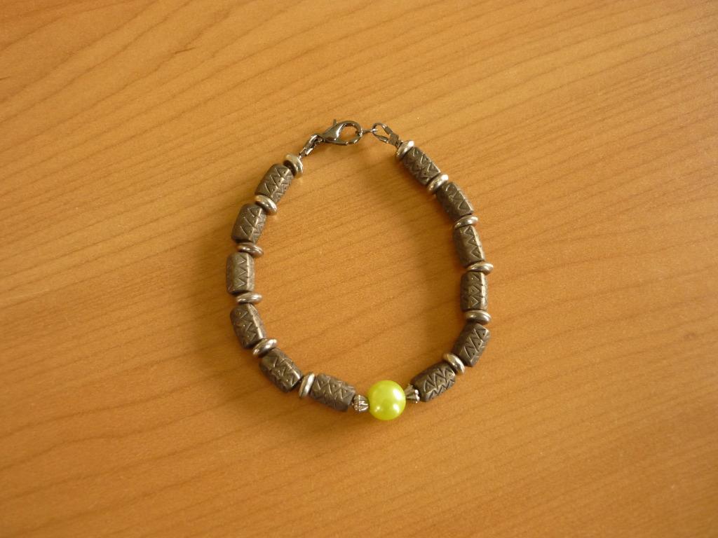 Grijs armband met cilinders en groene parel, Ophalen of Verzenden