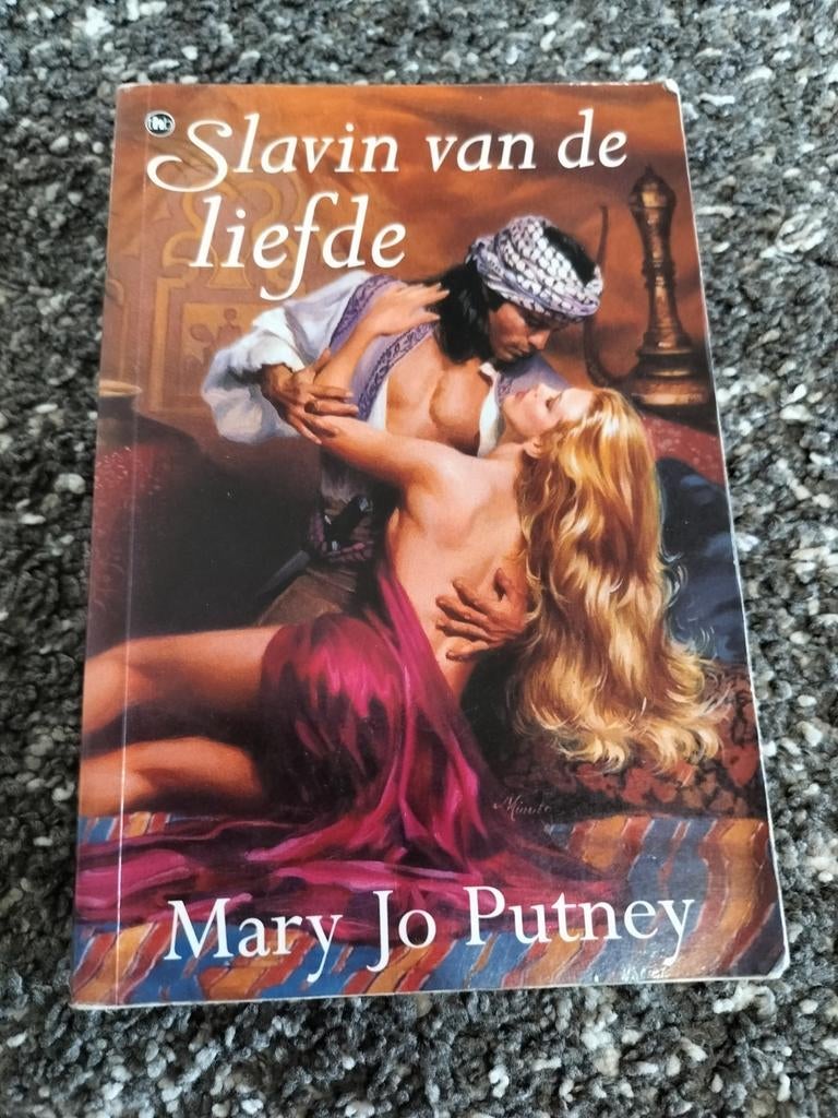 M.J. Putney - Slavin van de liefde, Ophalen of Verzenden, Zo goed als nieuw, M.J. Putney