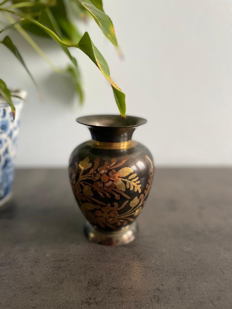 Vintage vaas van zwart geëmailleerd messing uit India, Ophalen