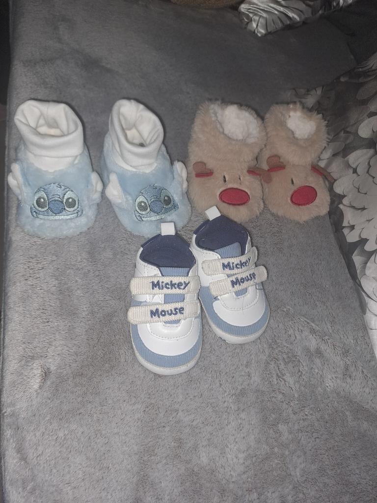 Set van 3 baby itmes in goede staat., Kinderen en Baby's, Babykleding | Schoentjes en Sokjes, Ophalen