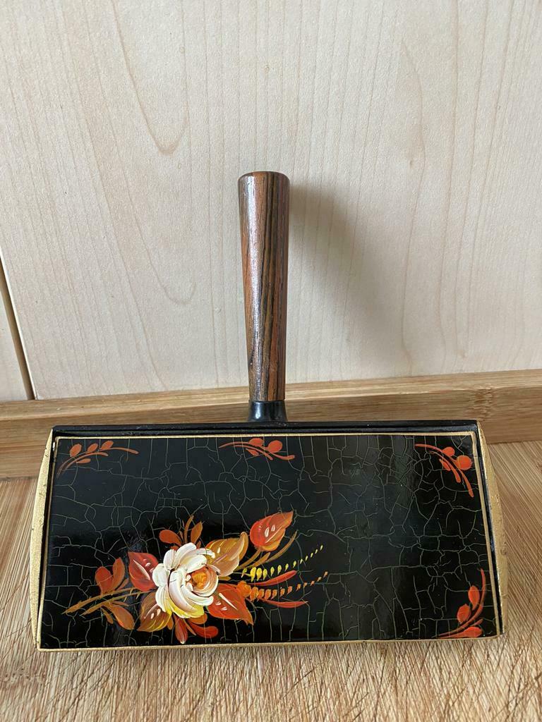 Ancienne brosse a vêtements en tôle émaillée, Utilisé