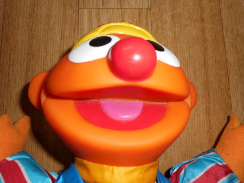 SPECIALE ERNIE> KAN OP ZIJN HOOFD STAAN, Kinderen en Baby's, Speelgoed | Knuffels en Pluche, Ophalen of Verzenden, Zo goed als nieuw
