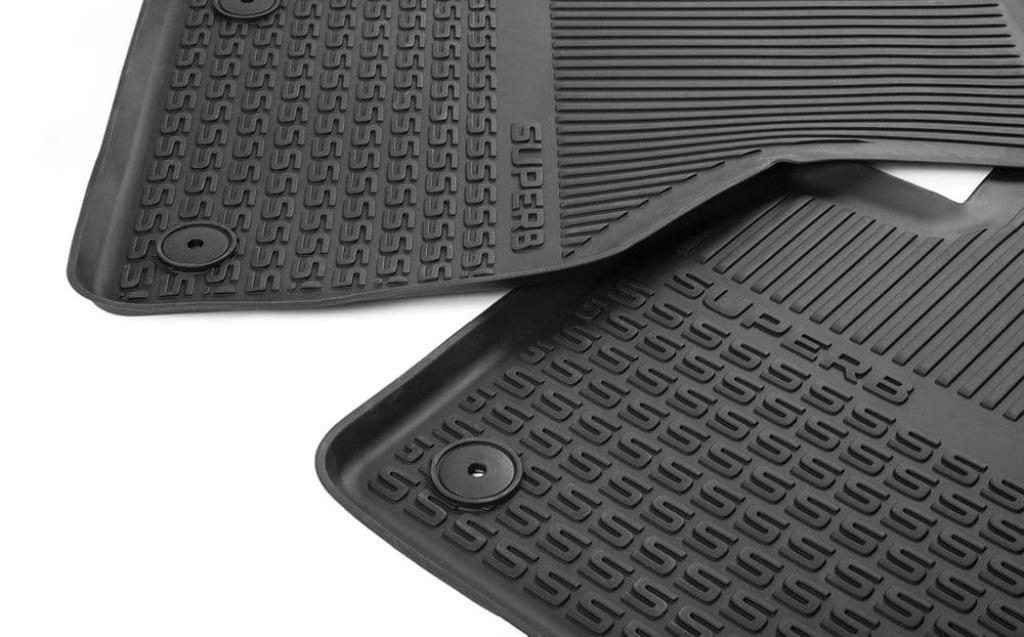 4 tapis de sol caoutchouc voiture SKODA SUPERB 3 (d'origine), Enlèvement, Comme neuf