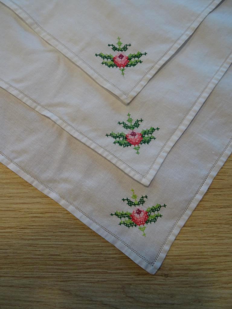 Vintage 8 sierdoekjes met borduursel, Antiek en Kunst, Ophalen of Verzenden