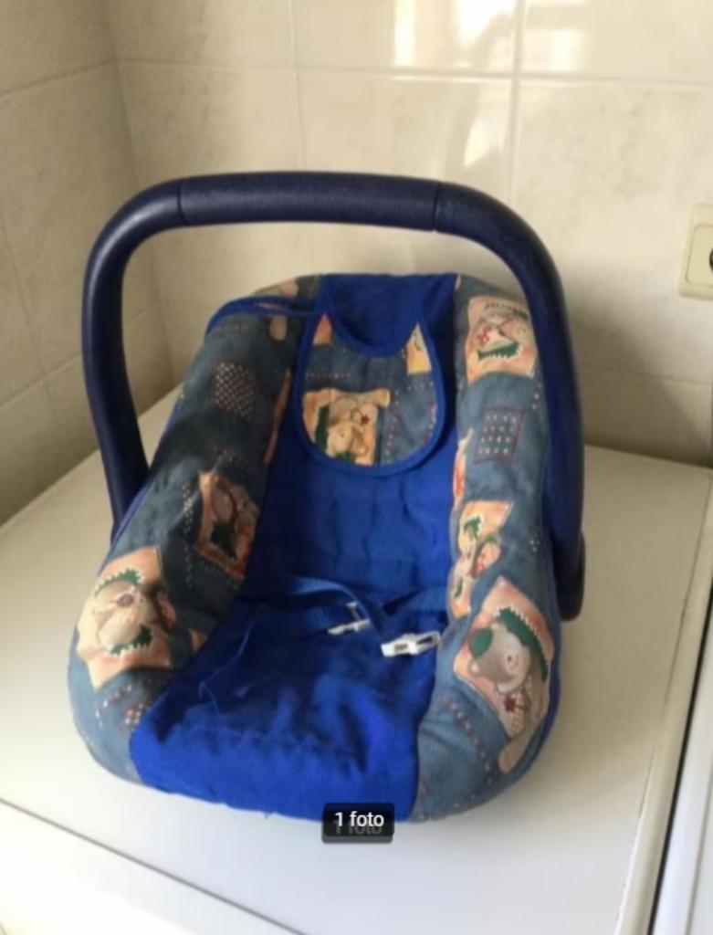Maxi-cosi met bijpassend slabbetje voor poppen, Ophalen of Verzenden, Gebruikt, Overige typen