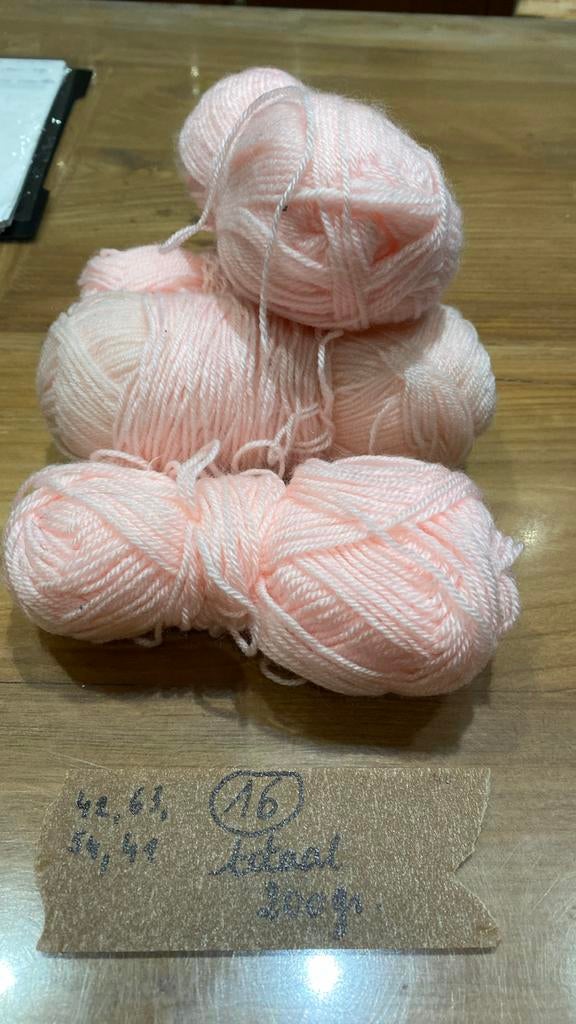 Breiwol haakwol 4 bollen 200 gr totaal roze kleur 10€, Hobby en Vrije tijd, Breien en Haken, Ophalen, Gebruikt