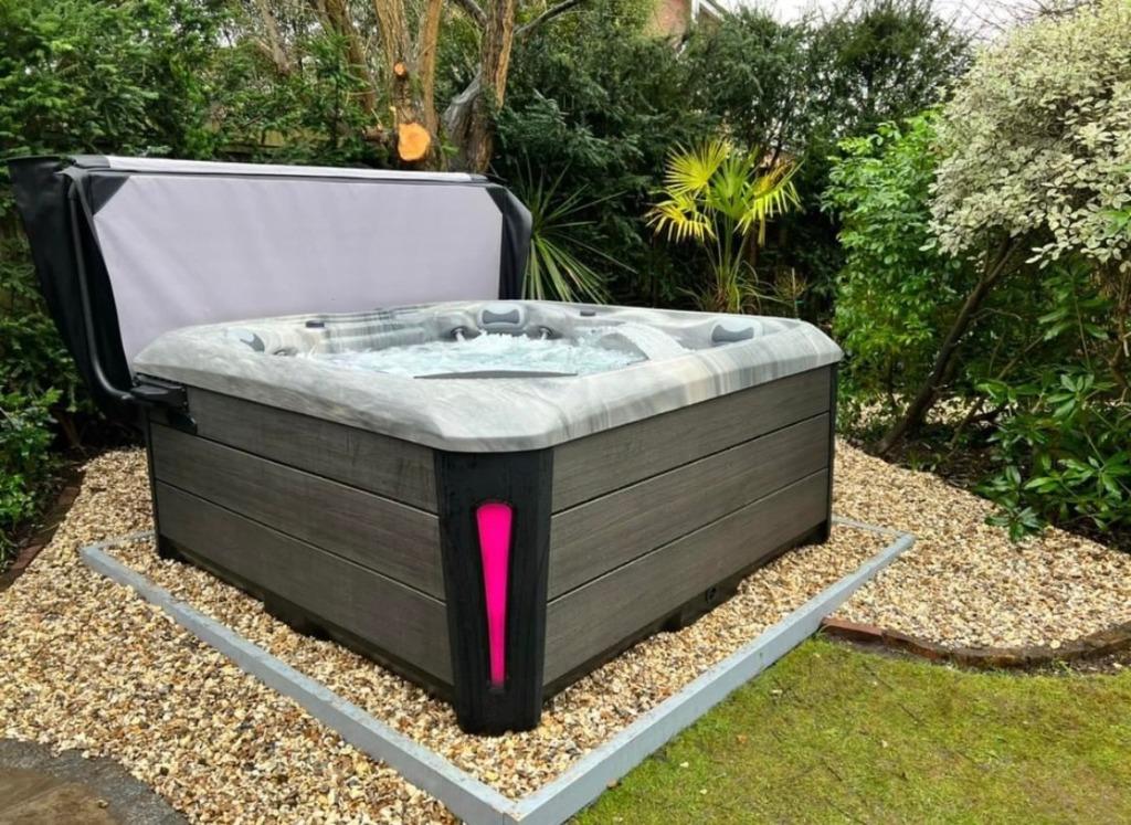 Korting: 45% Kwaliteitvolle jacuzzi beste prijs kwaliteit, Ophalen of Verzenden, Nieuw