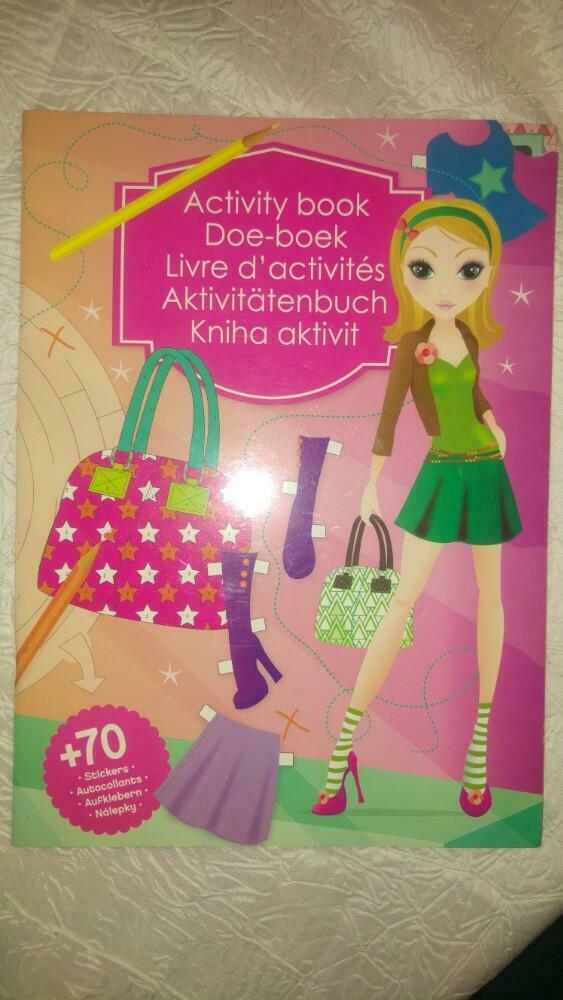 Livre d'activités +70 stickers, Enlèvement ou Envoi, Utilisé