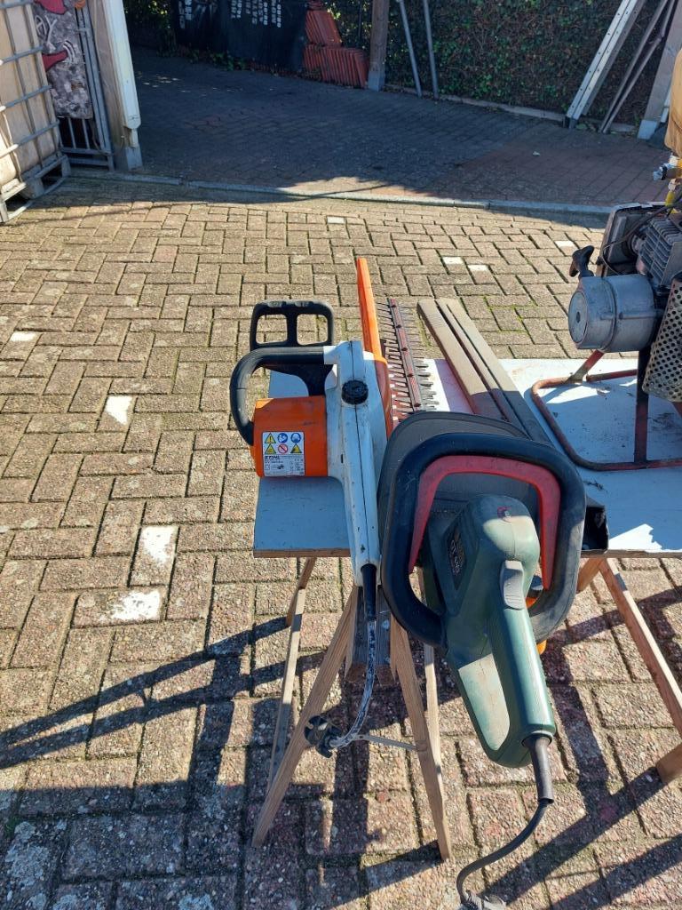Elektrische Heggeschaar en kettingzaag, Ophalen, Zo goed als nieuw