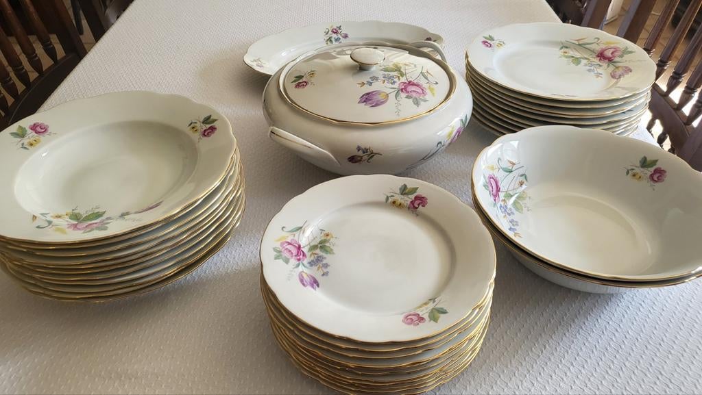 Servies met bloemetjes, Antiek en Kunst, Antiek | Servies compleet, Ophalen of Verzenden