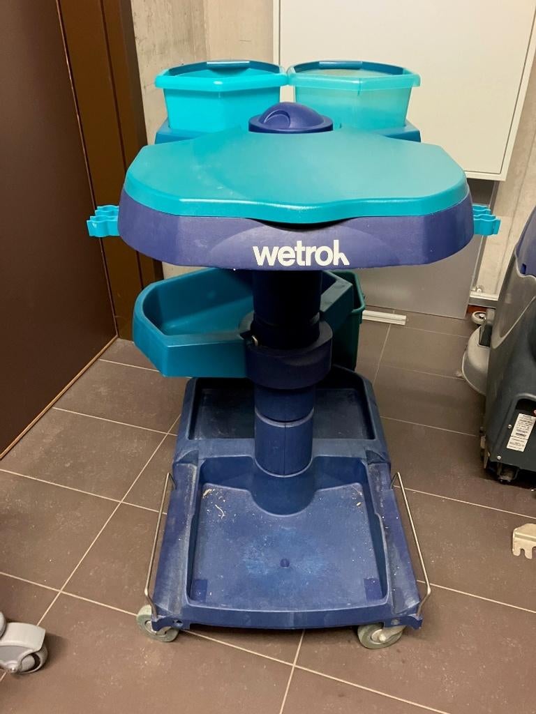 schoonmaakwagen wetrok, Enlèvement, Seau, Bac ou Chariot à balais