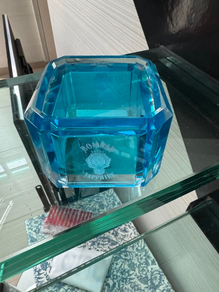 PORTE-BOUTEILLE/PORTE-BOUTEILLE EN SAPHIR LUCITE BOMBAY, Collections, Enlèvement ou Envoi