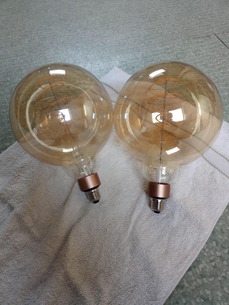 2 lampen. Philips E27 7W G200 Dim. LED Goud., Ophalen