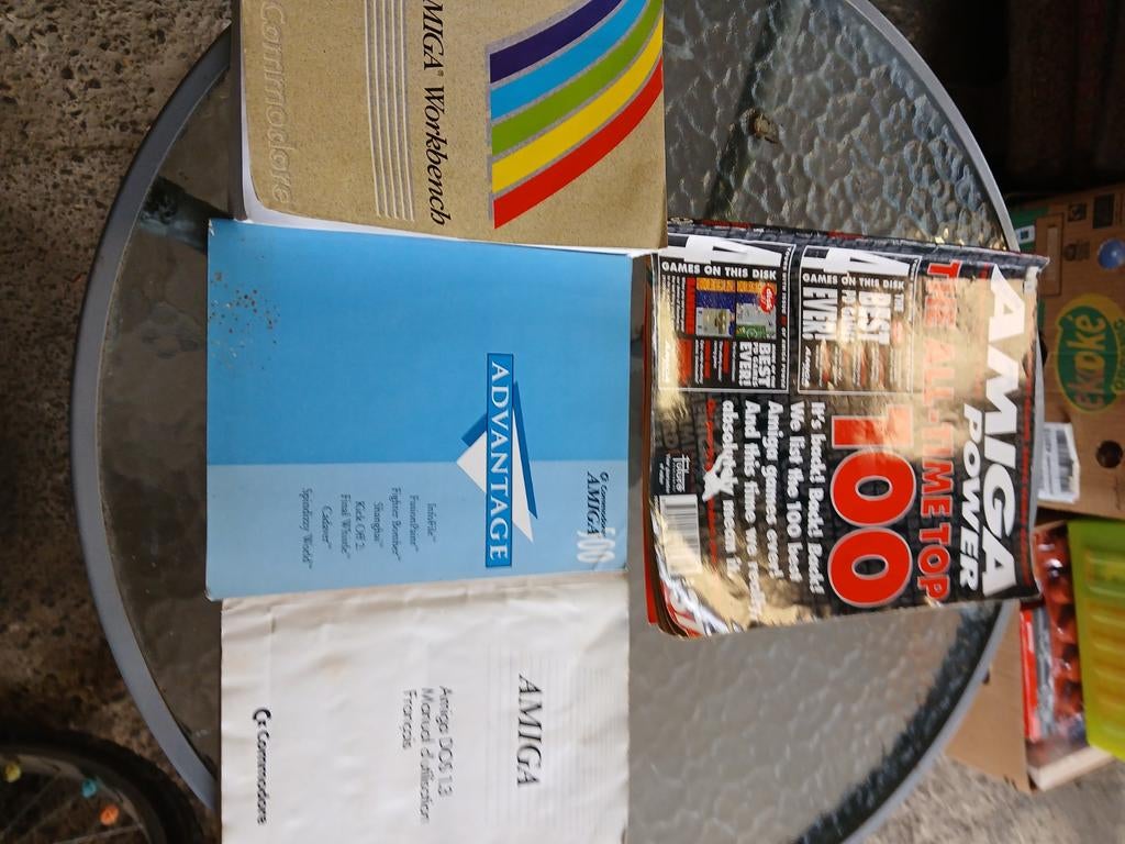Amiga revue/ manuels, Enlèvement ou Envoi, Comme neuf