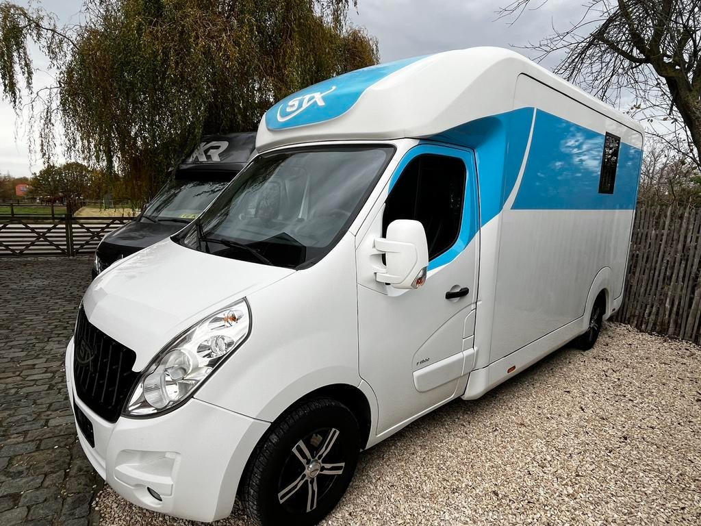 Magnifique STX à 60 000 km ! ! ! ! Camionnette chevaux, Animaux & Accessoires, Chevaux & Poneys | Semi-remorques & Remorques, Enlèvement