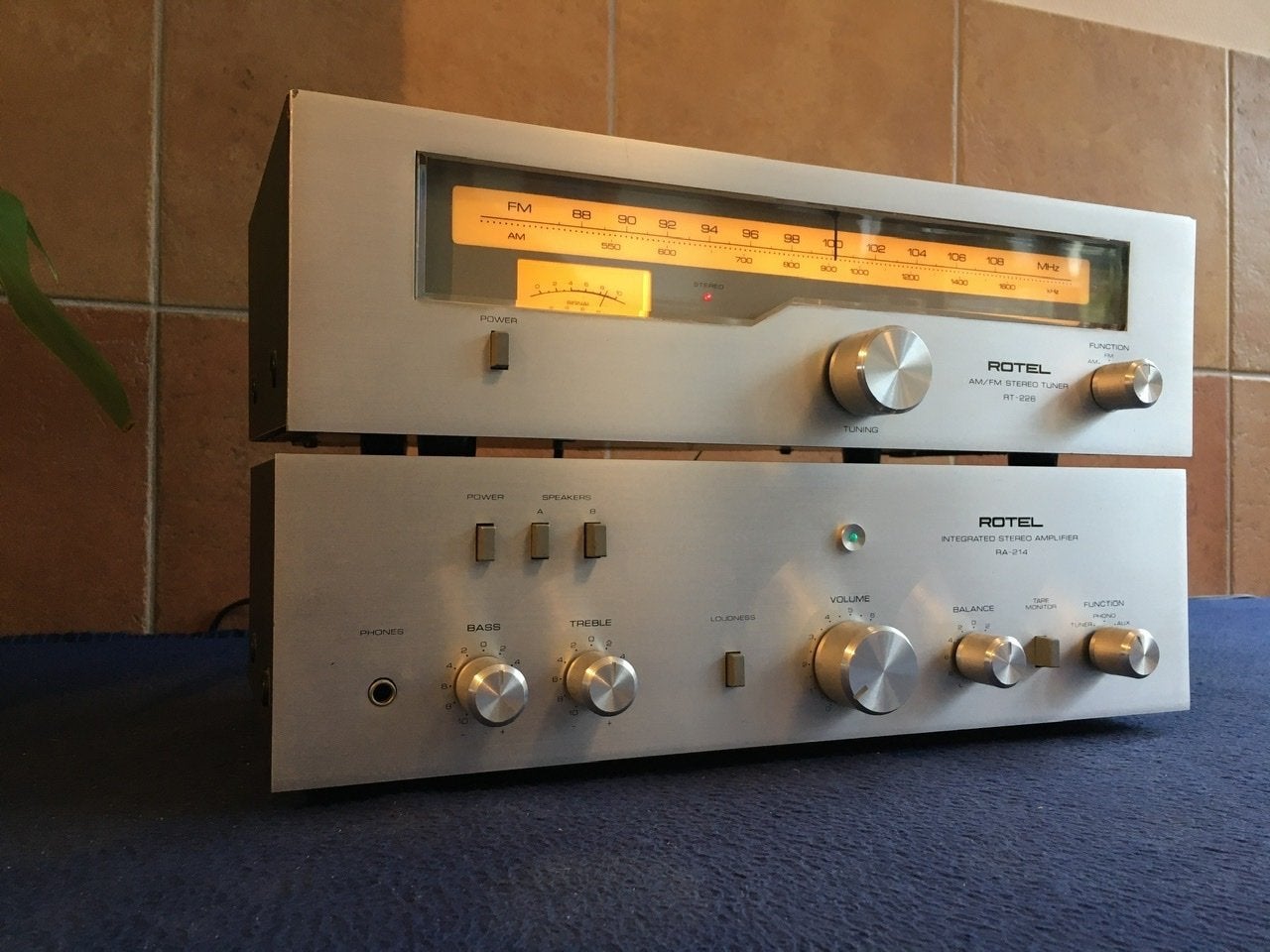 ROTEL RA-214 & RT-226 tuner, Ophalen