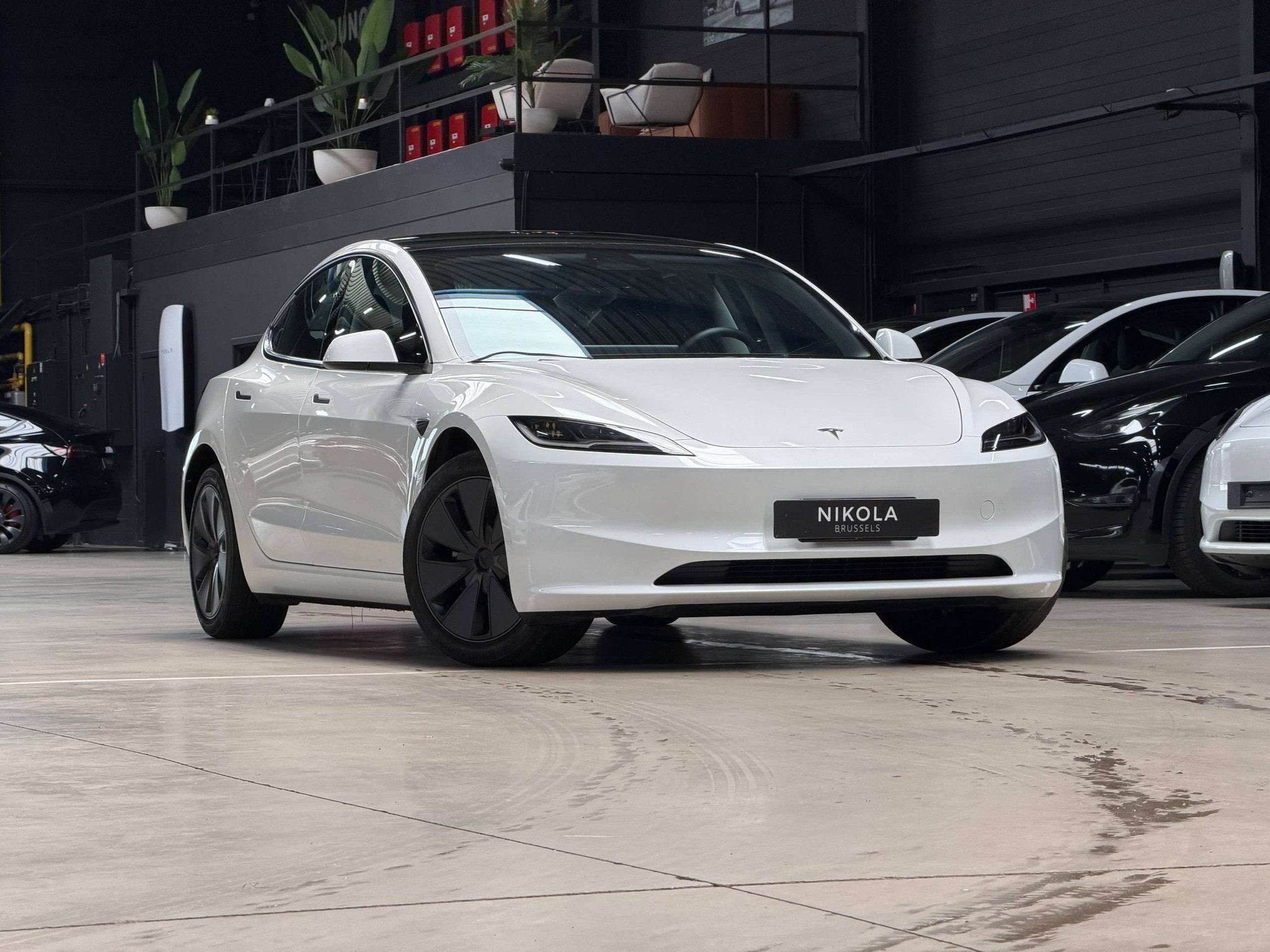 Tesla Model 3 REAR WHEEL DRIVE - LOW MILEAGE - HIGHLAND PREM, Autos, Tesla, 513 km, Achat, 261 ch, 4 portes