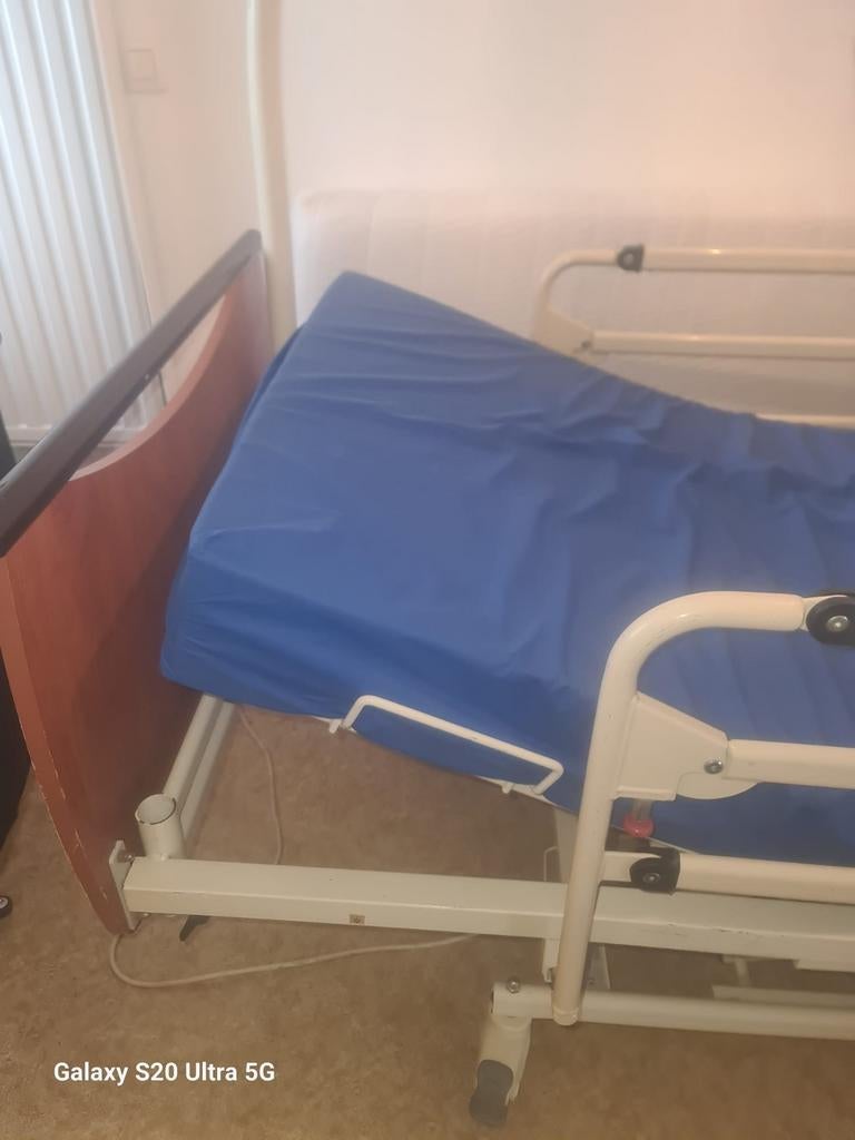 Lit medical en parfaite état