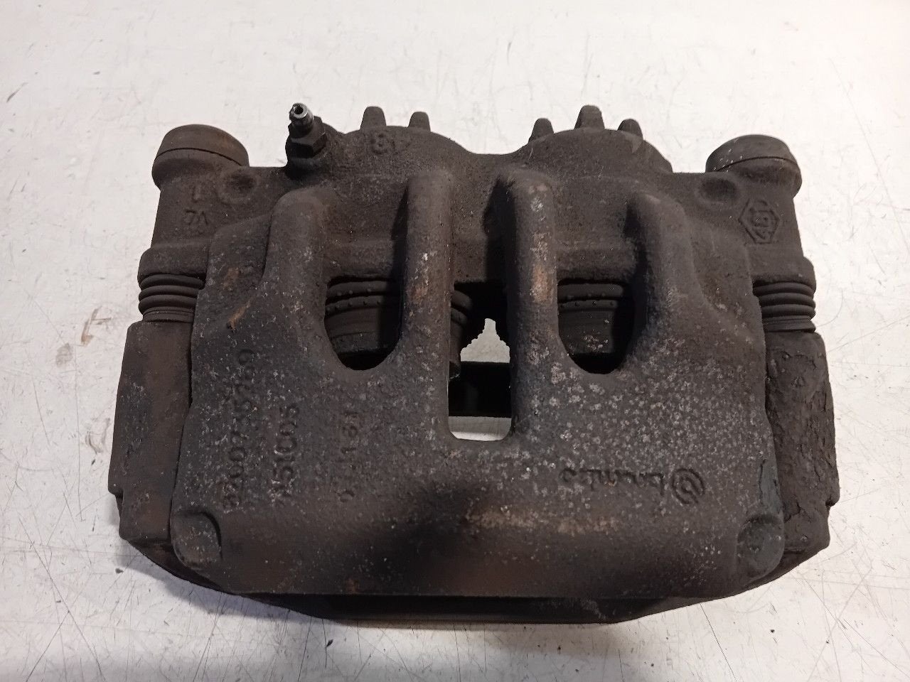Remklauw rechts voor Opel Movano, Onderdelen@venauto.nl, Van der Ven Autorecycling B.V., Gebruikt, Ettenseweg 76, 4706 PB Roosendaal, The Netherlands