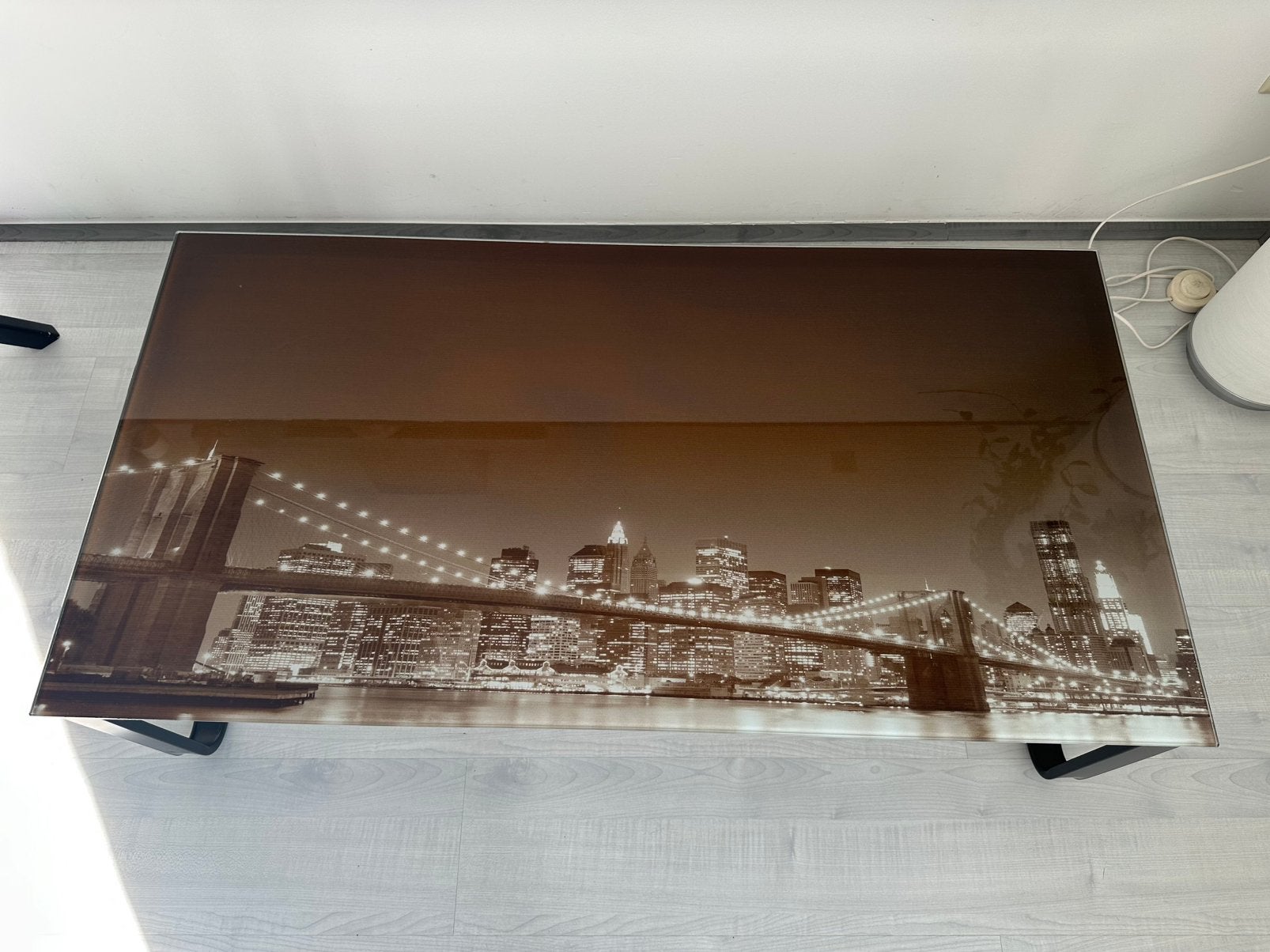 Glazen salontafel met zwart metalen onderstel – skyline, Ophalen, Zo goed als nieuw