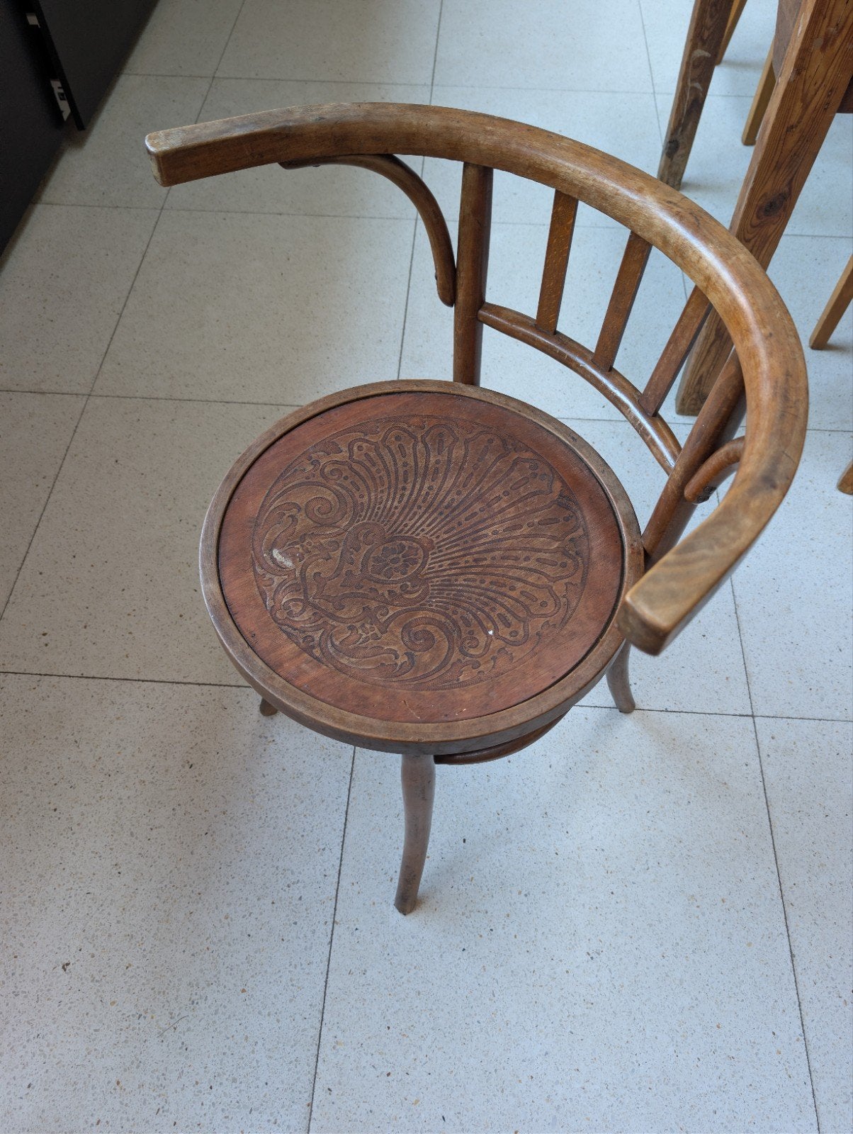 5 chaises anciennes bistrot luterma