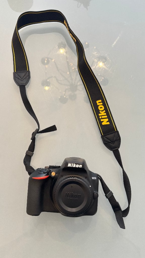 Camera Nikon D3500 + 3 objectifs, TV, Hi-fi & Vidéo, Appareils photo numériques, Sans zoom optique, Pare-soleil, Enlèvement, Utilisé