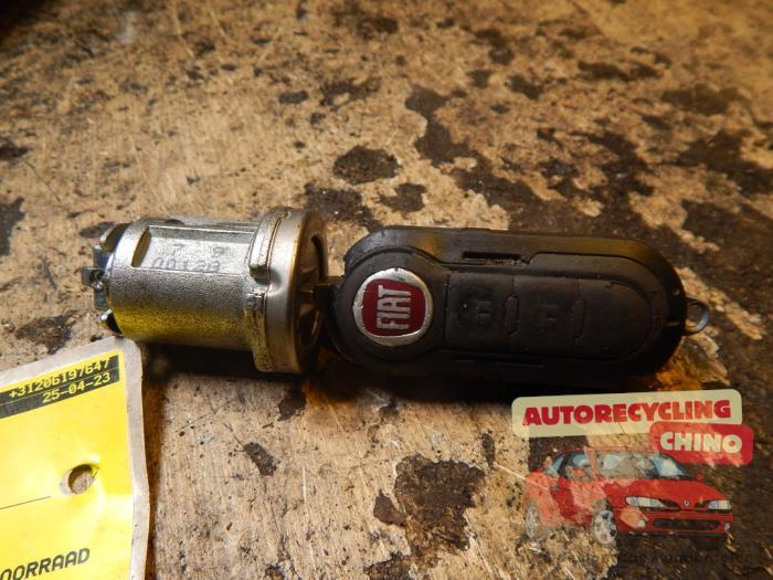 Kontaktslot + Sleutel van een Fiat 500, Gebruikt, -, -, Ophalen of Verzenden