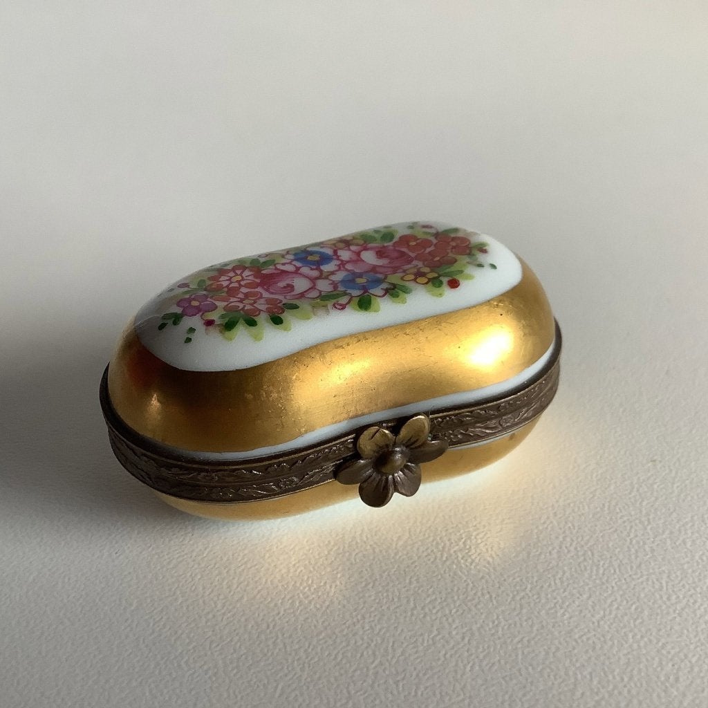 Vintage porseleinen pillendoosje met bloemen, Antiek en Kunst, Antiek | Porselein, Ophalen of Verzenden