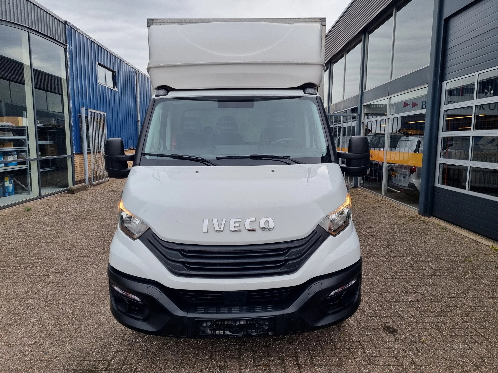Iveco Daily 35C16 3.0D Koffer/ LBW/ Navi/ Camera (bj 2022), Auto's, Bestelwagens en Lichte vracht, Achterwielaandrijving, Gebruikt
