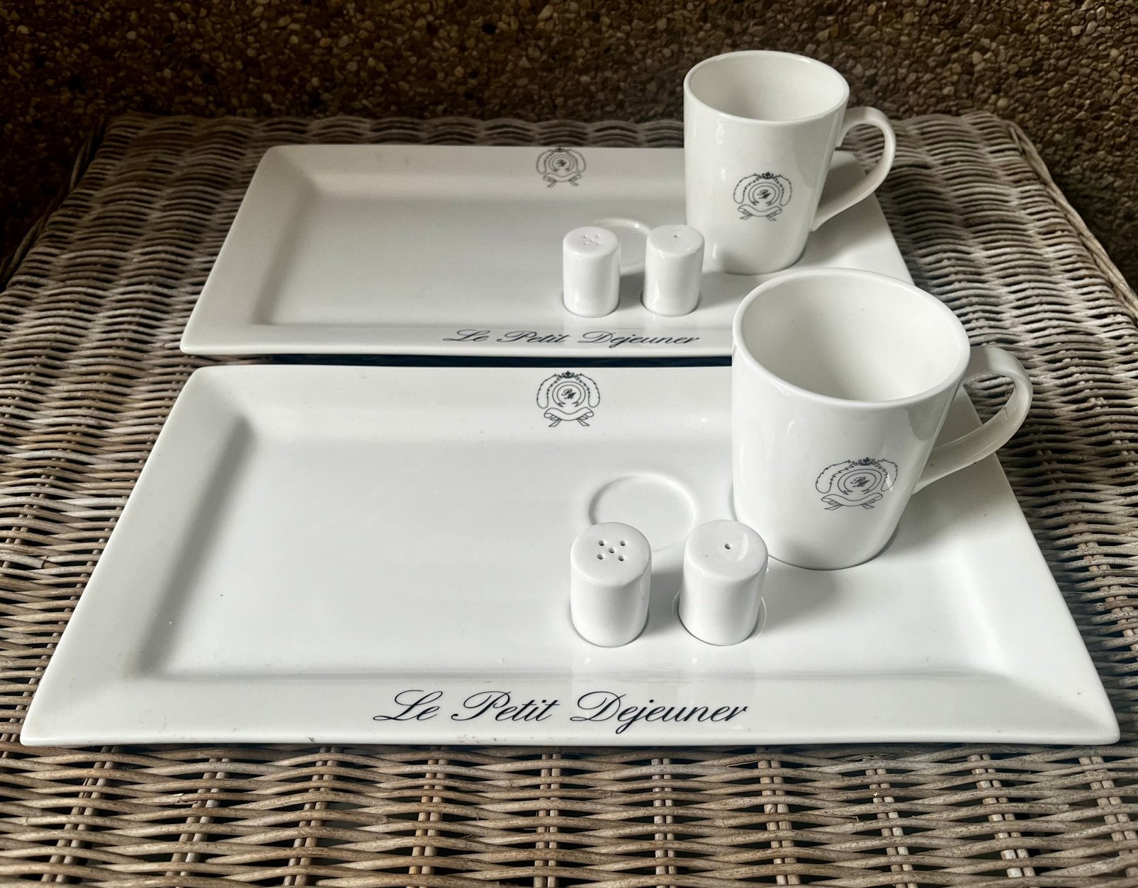 2 ontbijtsets Petit Dejeuner Rivièra Maison wit zwart, Huis en Inrichting, Handgemaakt, Ophalen of Verzenden, Zo goed als nieuw