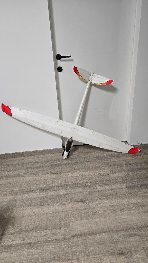 EPO Hotliner 1560mm, Hobby en Vrije tijd, Modelbouw | Radiografisch | Vliegtuigen, Ophalen, Gebruikt, Elektro