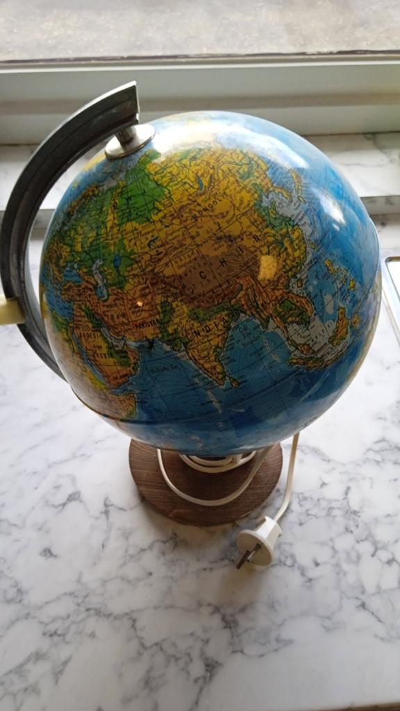 Oude wereldbol, Ophalen