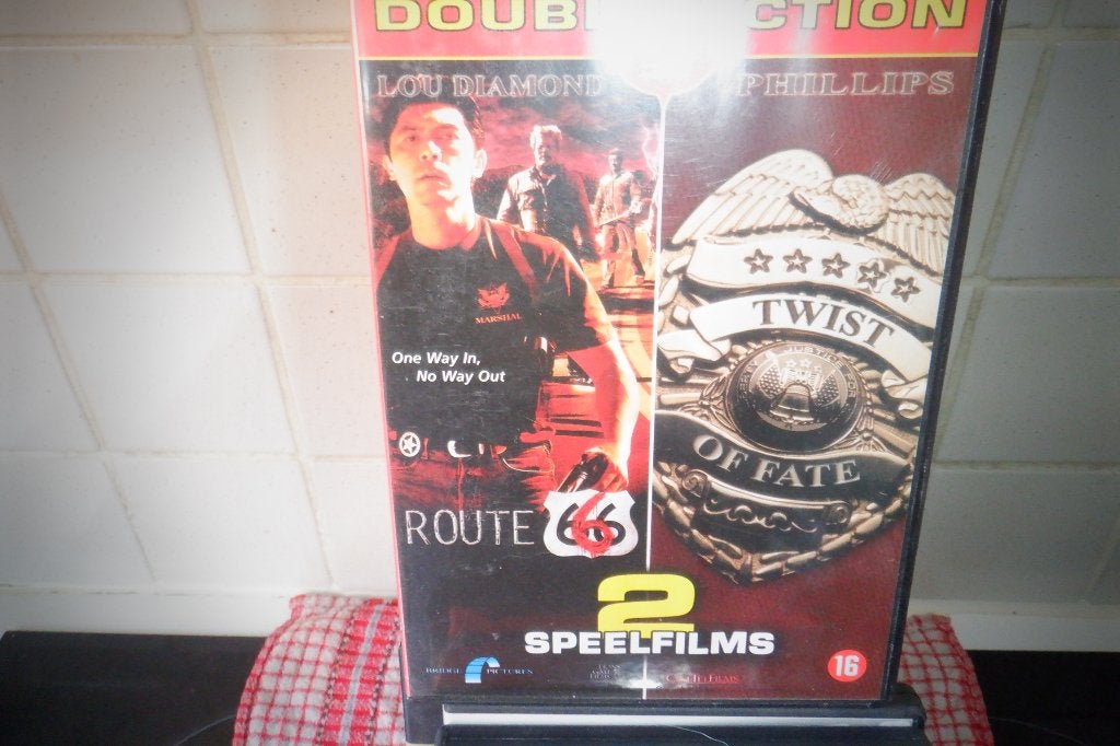 DVD Double Action Route 666 & Twist Of Fate., CD & DVD, DVD | Action, Enlèvement ou Envoi, Anglais, Thriller d'action, À partir de 16 ans