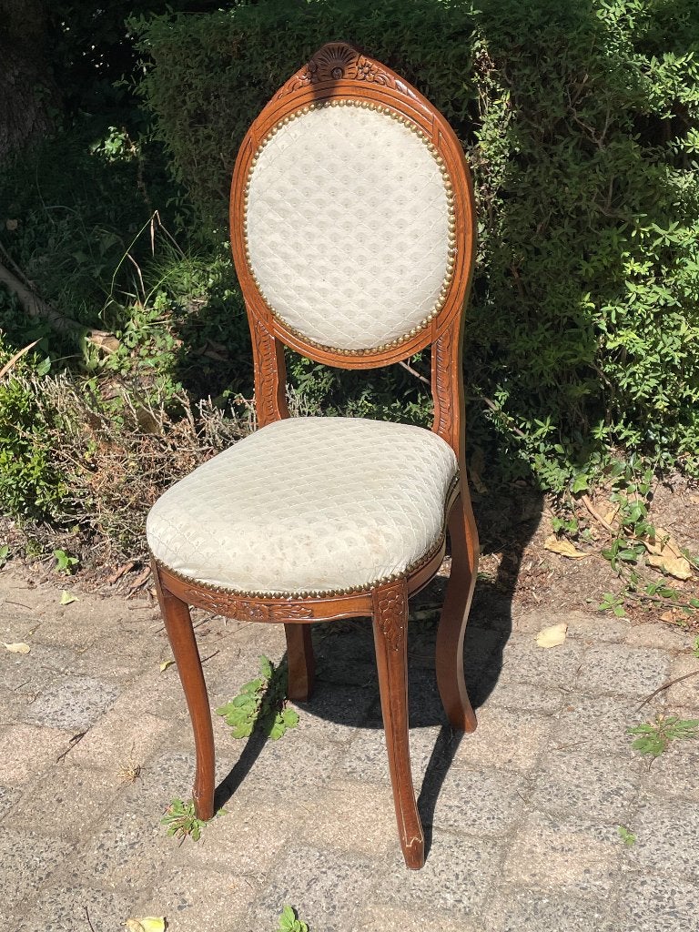 oude antieke houten stoel, Hout, Gebruikt, Bruin, Eén