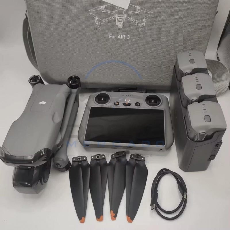 DJI Air 3 Fly More Combo 95%, 250 tot 900 gram, Gebruikt, 30 tot 45 minuten, Cameradrone