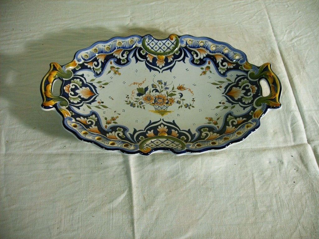Assiette de service ancienne de style Vieux Rouen, Antiquités & Art, Enlèvement ou Envoi