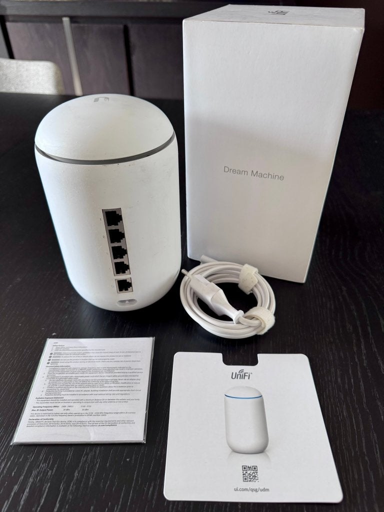 Ubiquiti UniFi Dream Machine [UDM], Enlèvement ou Envoi, Utilisé, Routeur, Ubiquiti