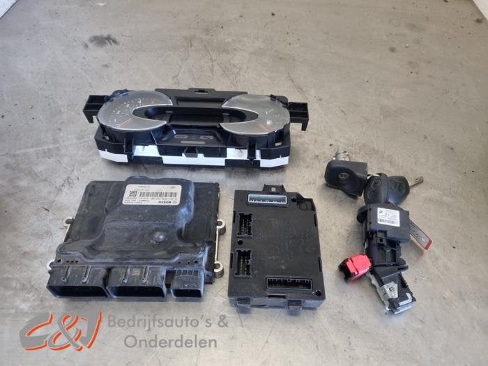 Ordinateur gestion moteur d'un Renault Trafic, Autos : Pièces & Accessoires, Électronique & Câbles, Renault, Utilisé, 3 mois de garantie