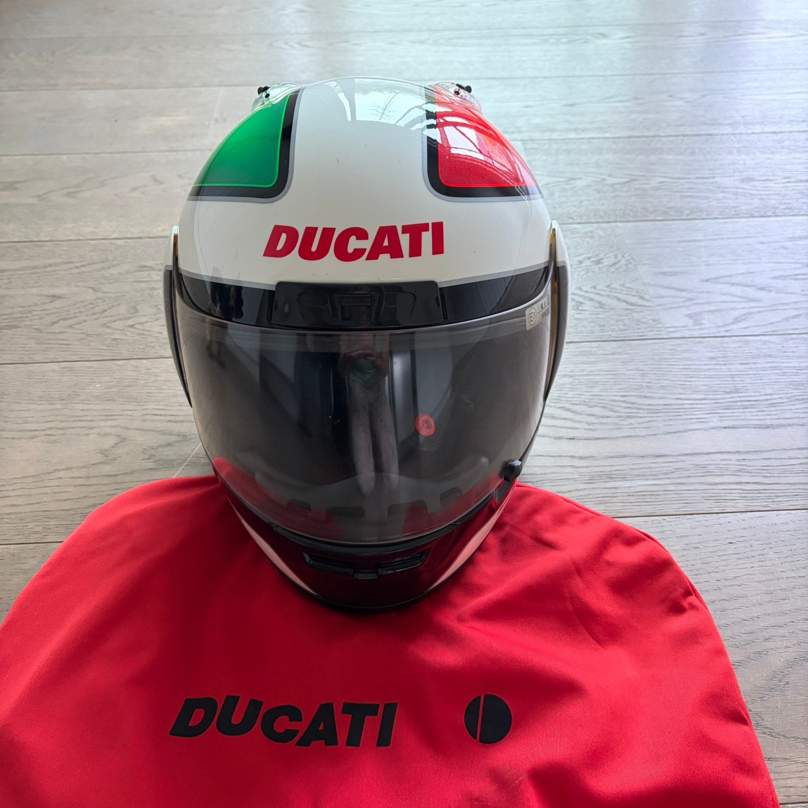 Helm Ducati, Motoren, Ophalen, S