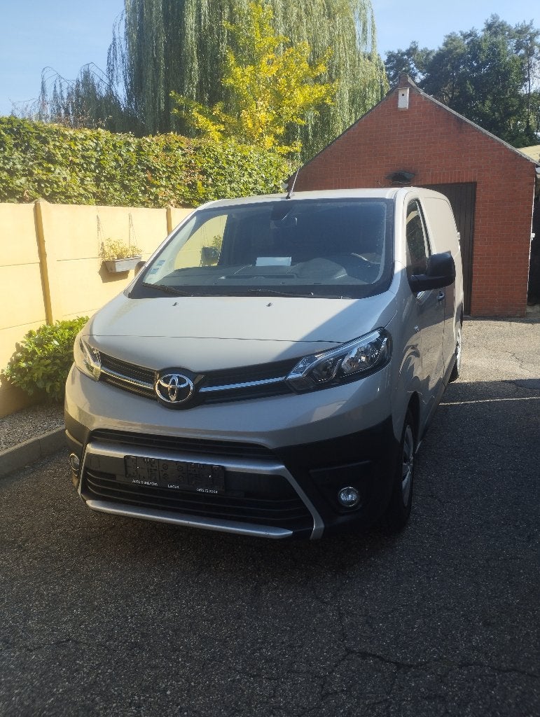 lichte vracht, Autos, 90 kW, Euro 6, 3 places, Boîte manuelle