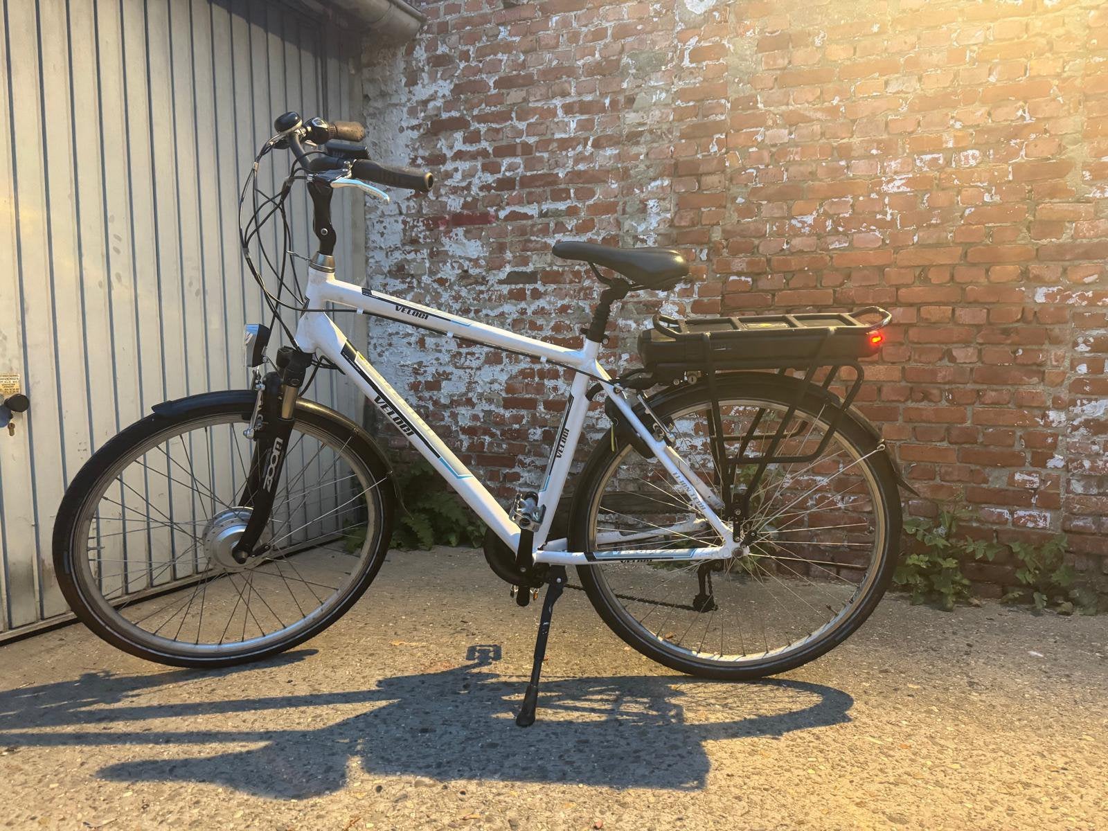 VÉLO ÉLECTRIQUE VELOCI AVEC MOTEUR AVANT, Vélos & Vélomoteurs, Enlèvement