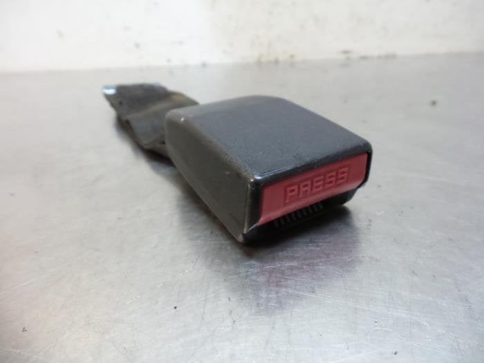 Insertion ceinture de sécurité arrière gauche d'un Peugeo, -, Utilisé, -, Peugeot