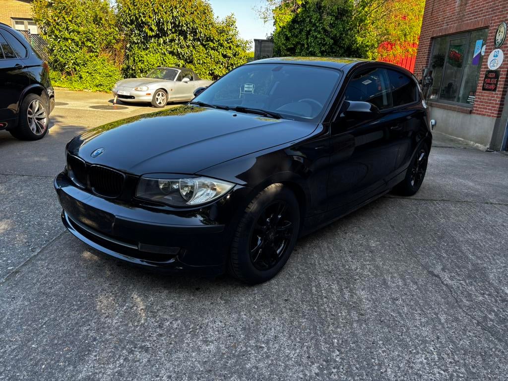 BMW 120i 2010 benzine, Auto's, BMW, Euro 5, 4 cilinders, Zwart, Grijs
