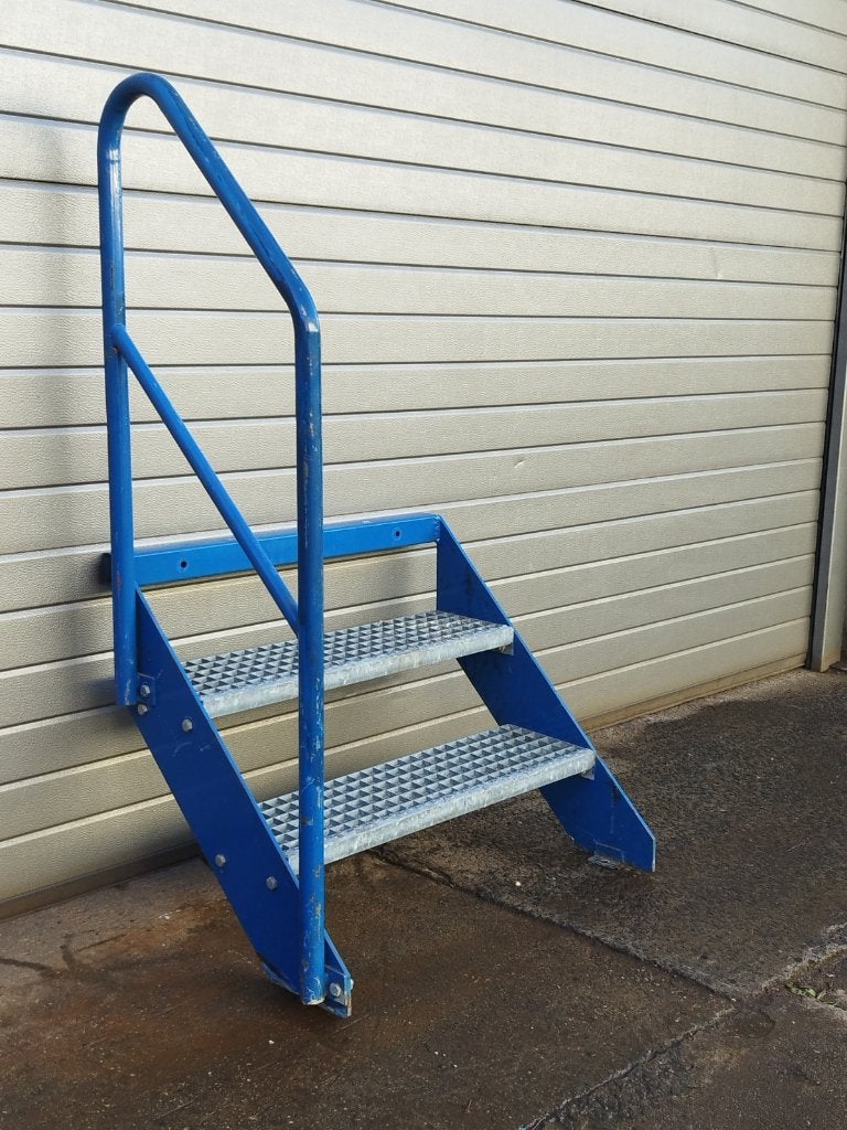 Metalen trap - opstap - 65 cm hoog x 80 cm breed, Doe-het-zelf en Bouw, Ophalen, Gebruikt, Trap, Metalen trap - traptreden