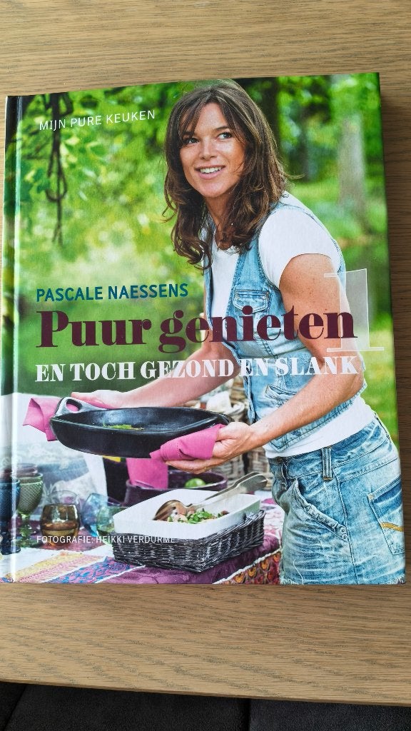 Kookboek Puur genieten en toch gezond en slank, Boeken, Kookboeken, Ophalen, Pascale Naessens, Zo goed als nieuw, Gezond koken